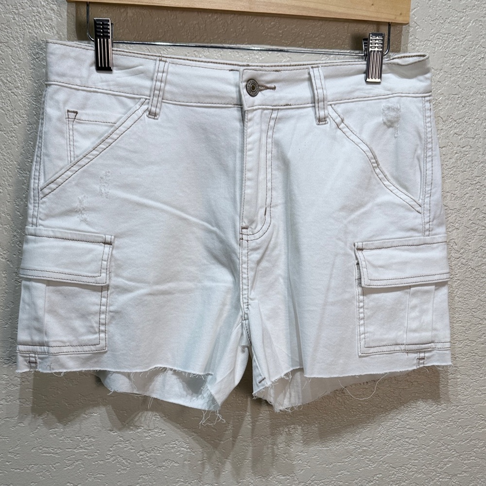 Eesome Women Medium White Cargo Raw Hem Cut Off Stretch Shorts NWT‎